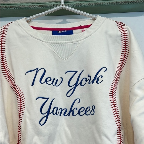 Terez x MLB New York Yankees Cream BASEBALL Stitch Sweatshirt XL NEW - Picture 3 of 5